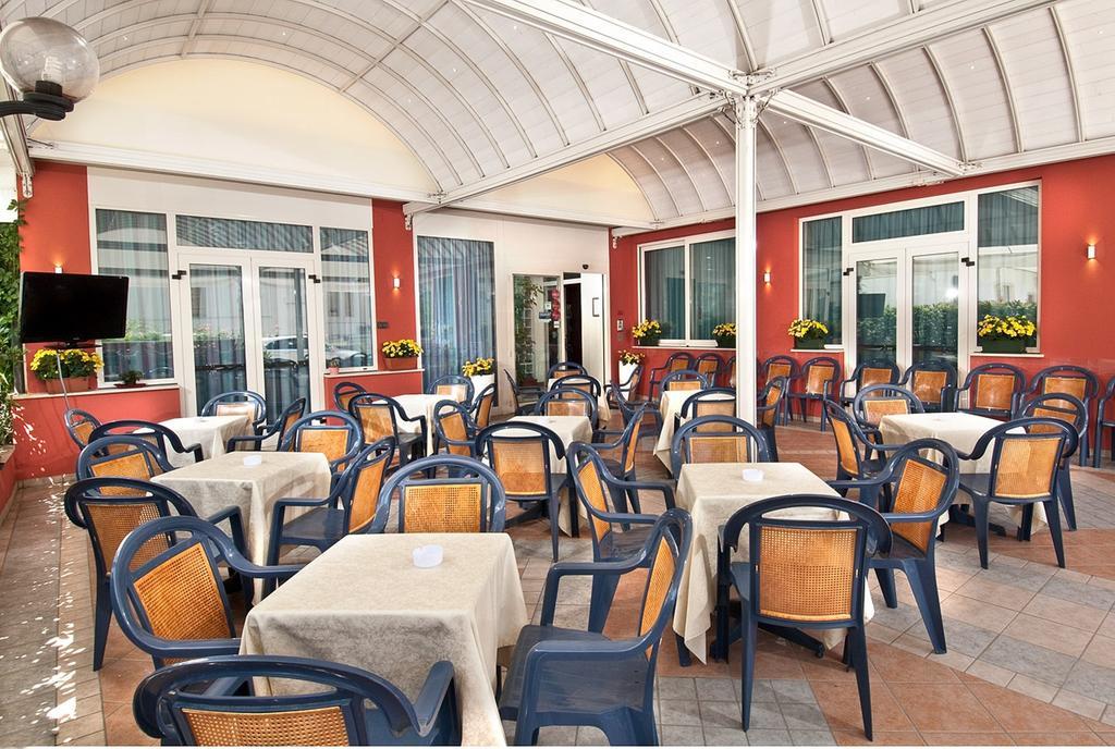 Hotel Europa Cupra Marittima Exteriör bild