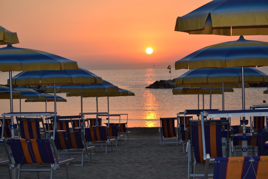 Hotel Europa Cupra Marittima Exteriör bild